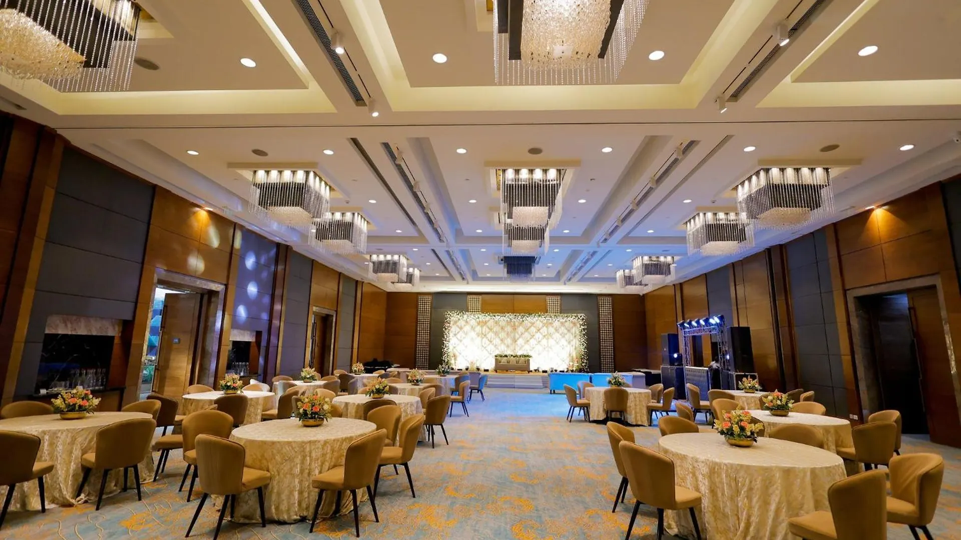 ***** Hotel Crowne Plaza Today Gurugram By Ihg Gurgaon Indie